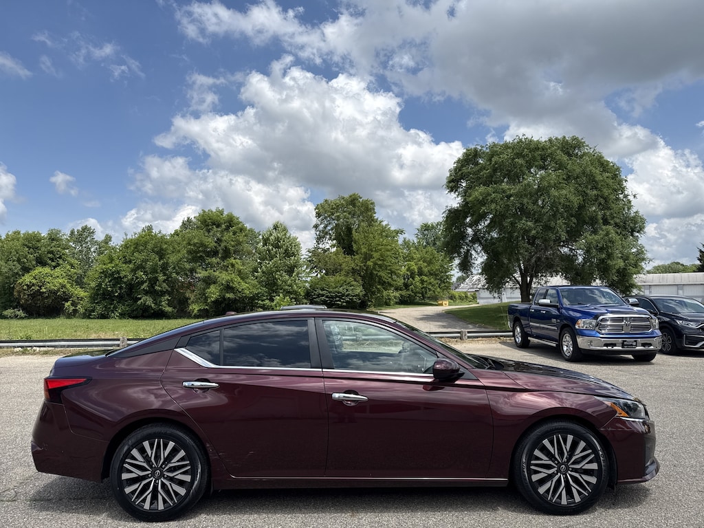 Used 2023 Nissan Altima 2.5 SV Sedan