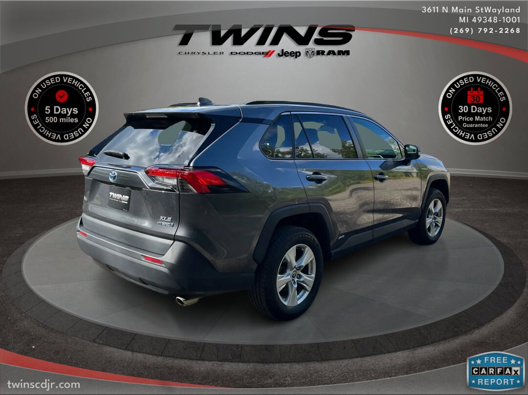 2021 Toyota RAV4 Hybrid XLE photo 3