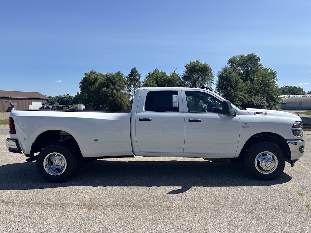 New 2026 Ram 3500 TRADESMAN CREW CAB 4X4 8' BOX Pickup