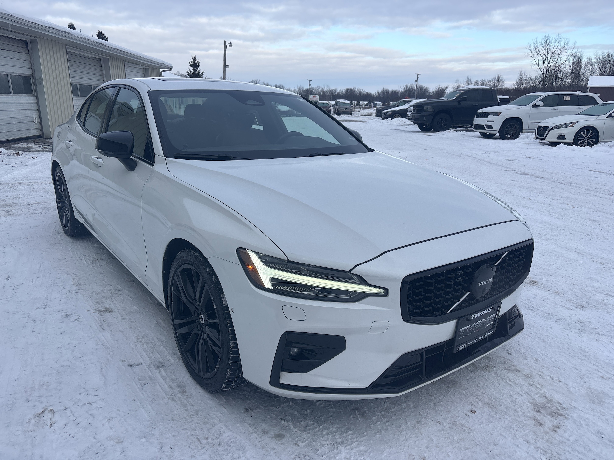 2024 Volvo S60 Plus's photo