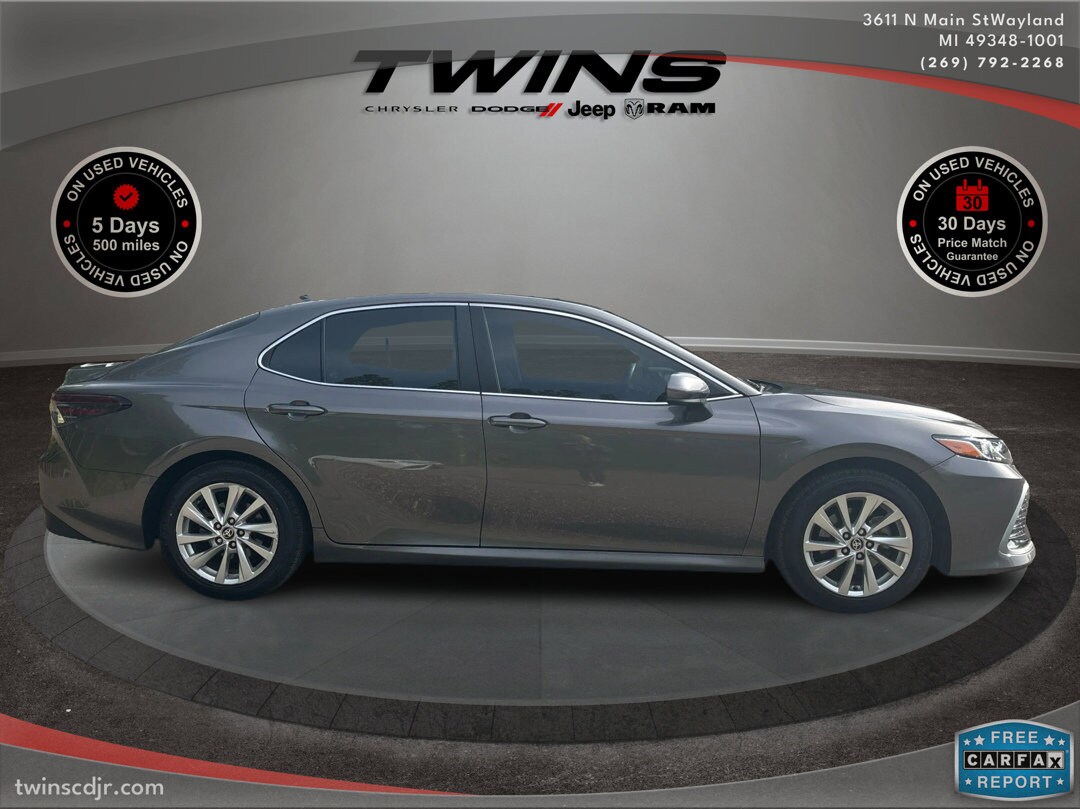 2021 Toyota Camry LE photo 2