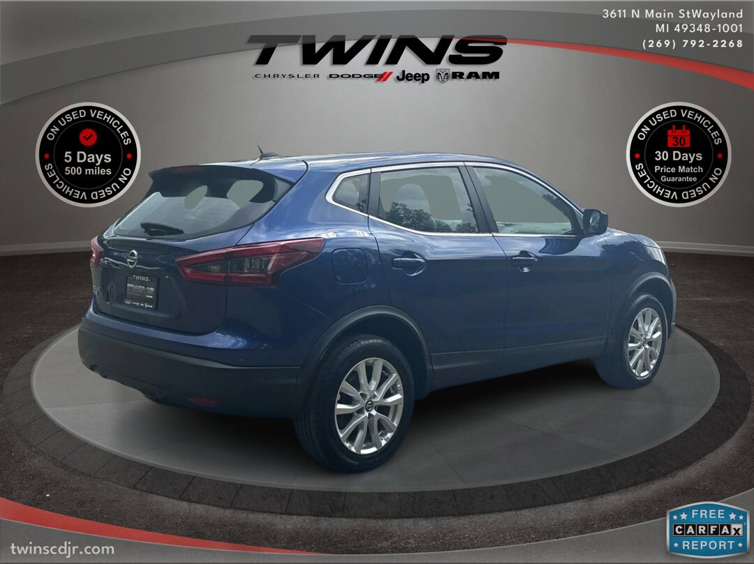 2021 Nissan Rogue Sport S photo 2