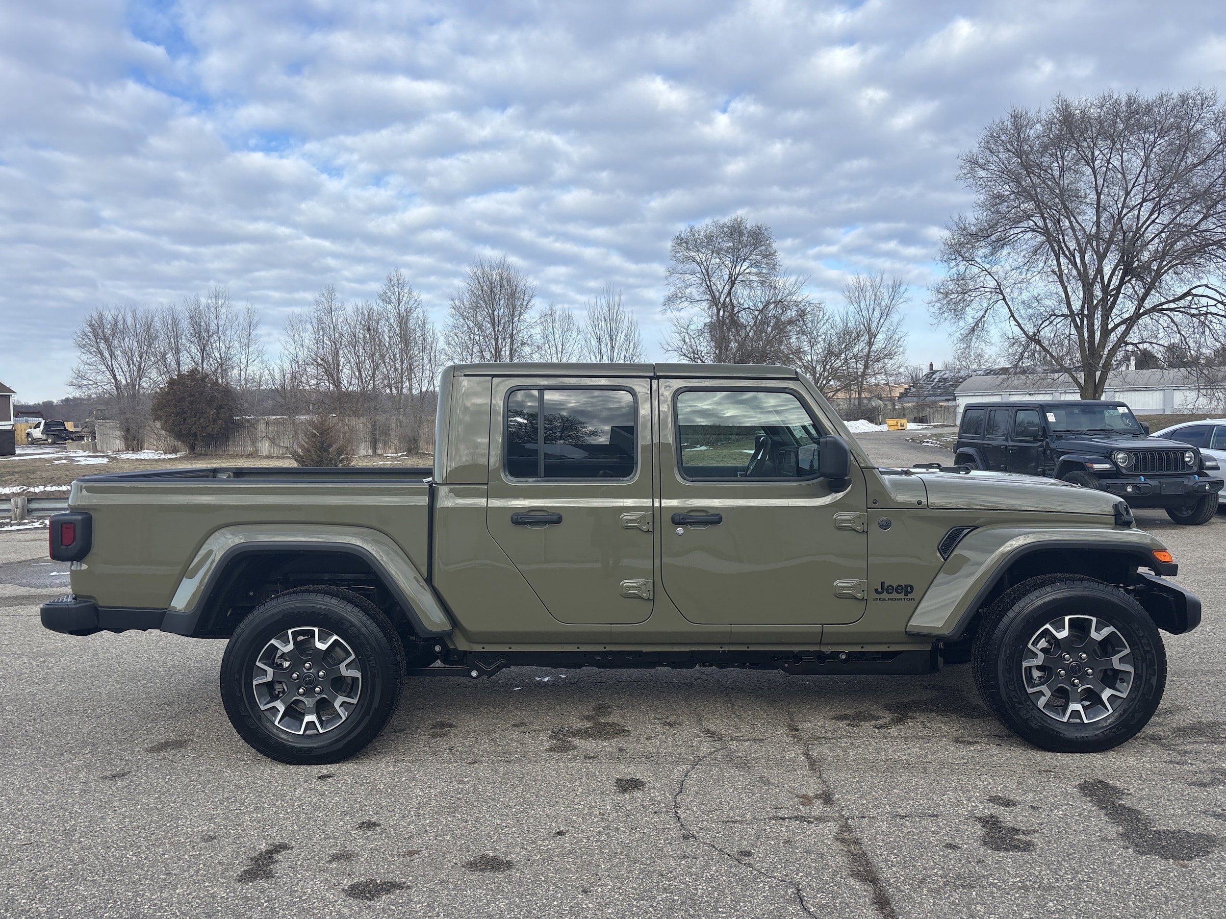 2026 Jeep Gladiator Sahara Auto's photo