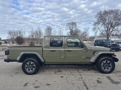 2026 Jeep Gladiator SAHARA 4X4 Pickup