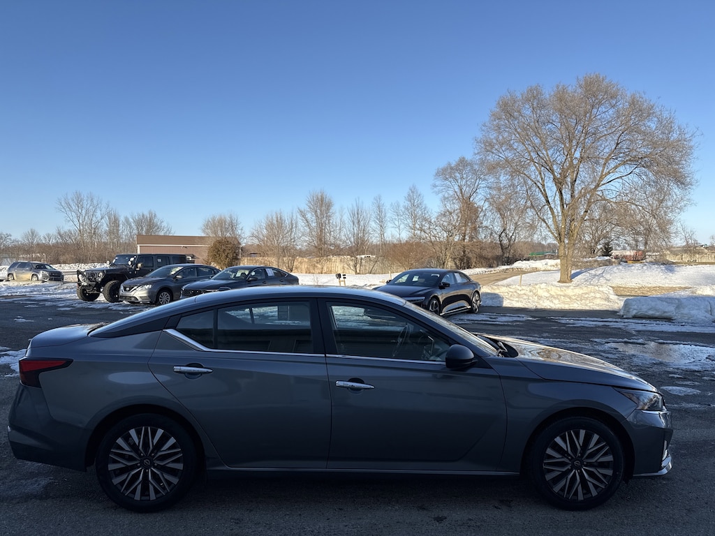 Used 2024 Nissan Altima 2.5 SV Sedan