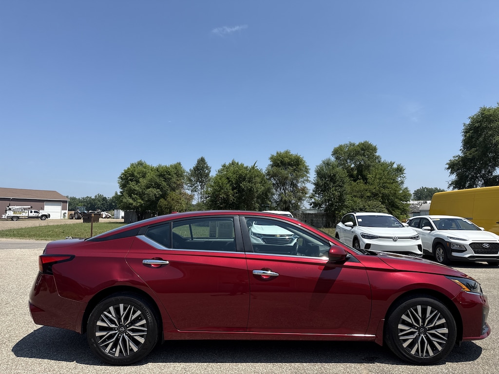 Used 2023 Nissan Altima 2.5 SV Sedan