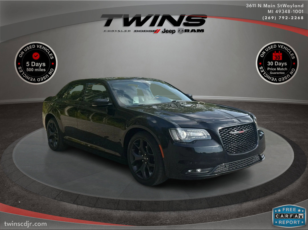 2023 Chrysler 300 S's photo