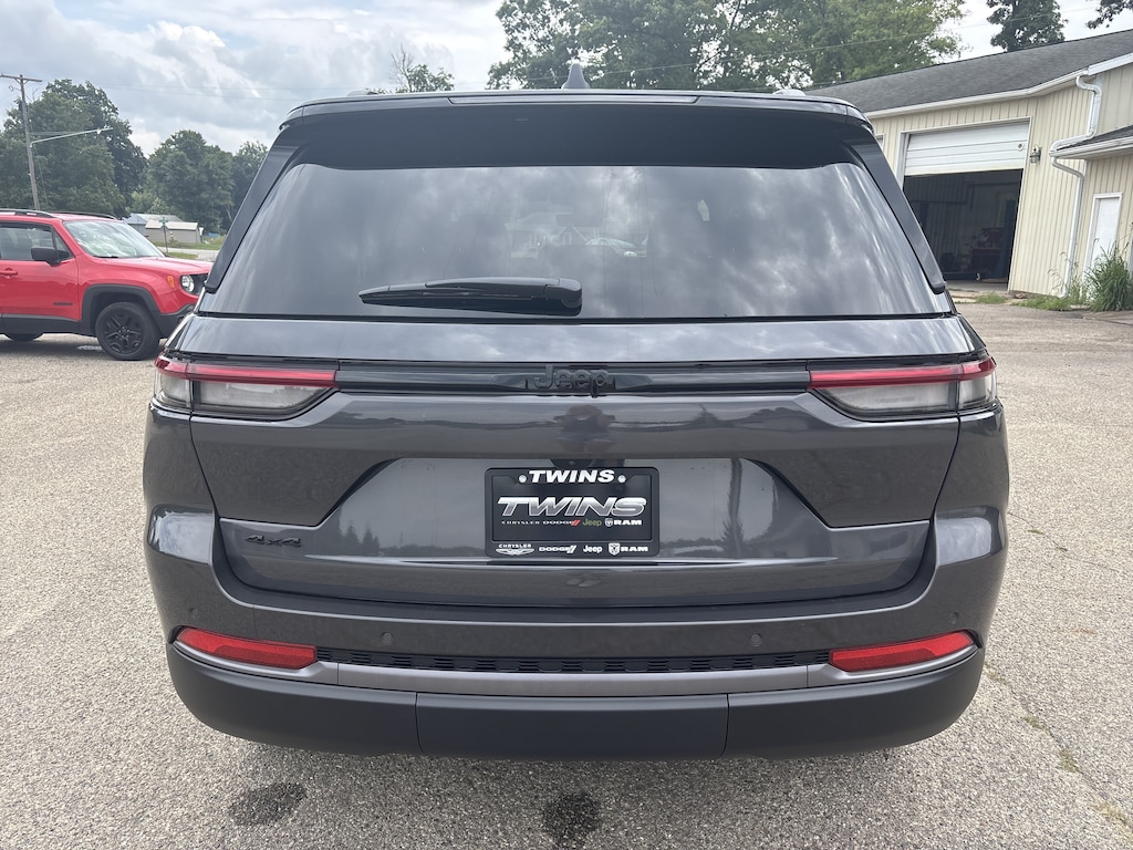 New 2026 Jeep Grand Cherokee LAREDO ALTITUDE 4X4 Sport Utility