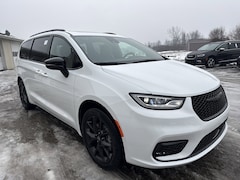 2026 Chrysler Pacifica LIMITED AWD Passenger Van