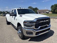 2026 Ram 3500 TRADESMAN CREW CAB 4X4 8' BOX Pickup