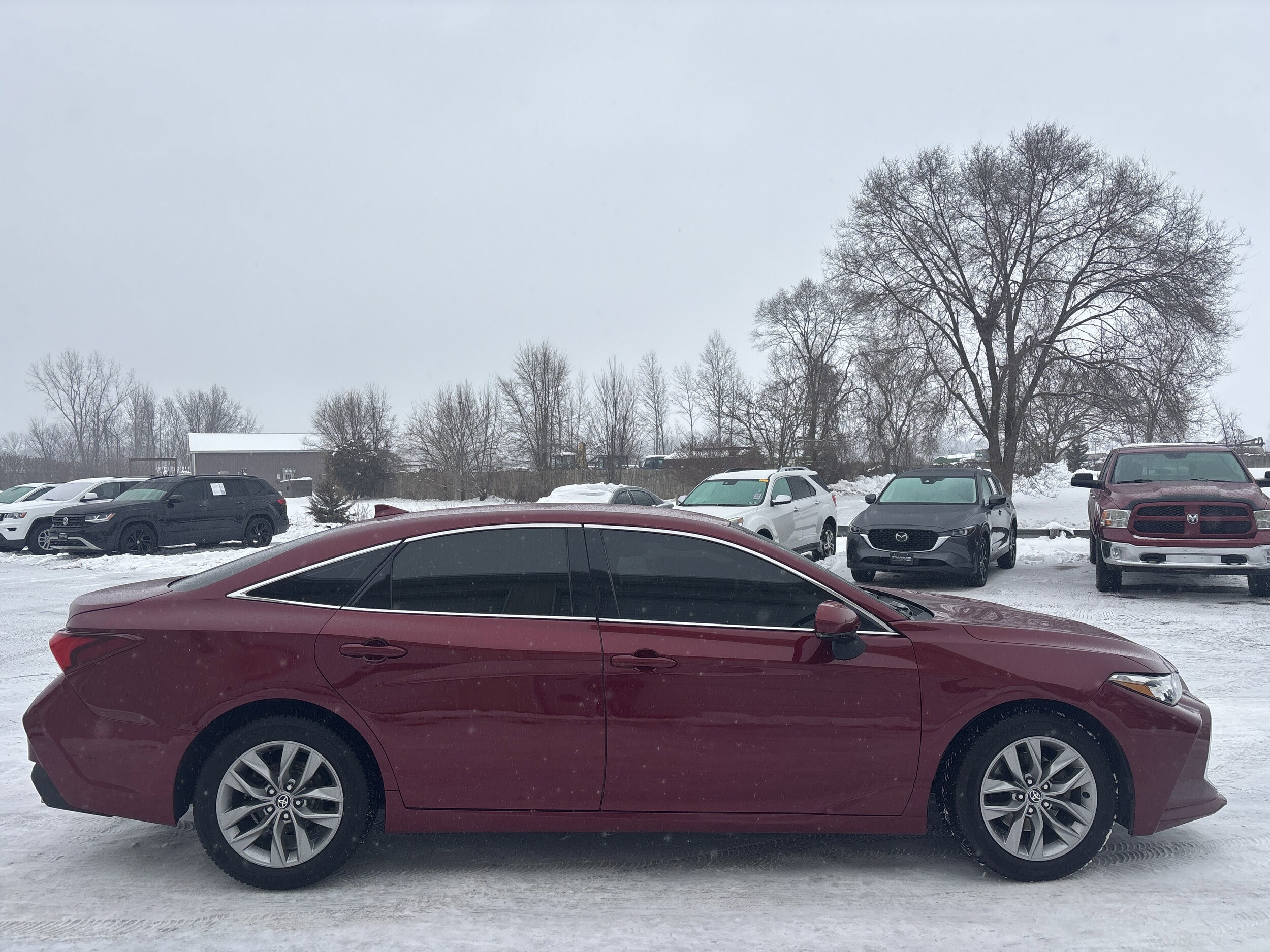 2022 Toyota Avalon XLE photo 2