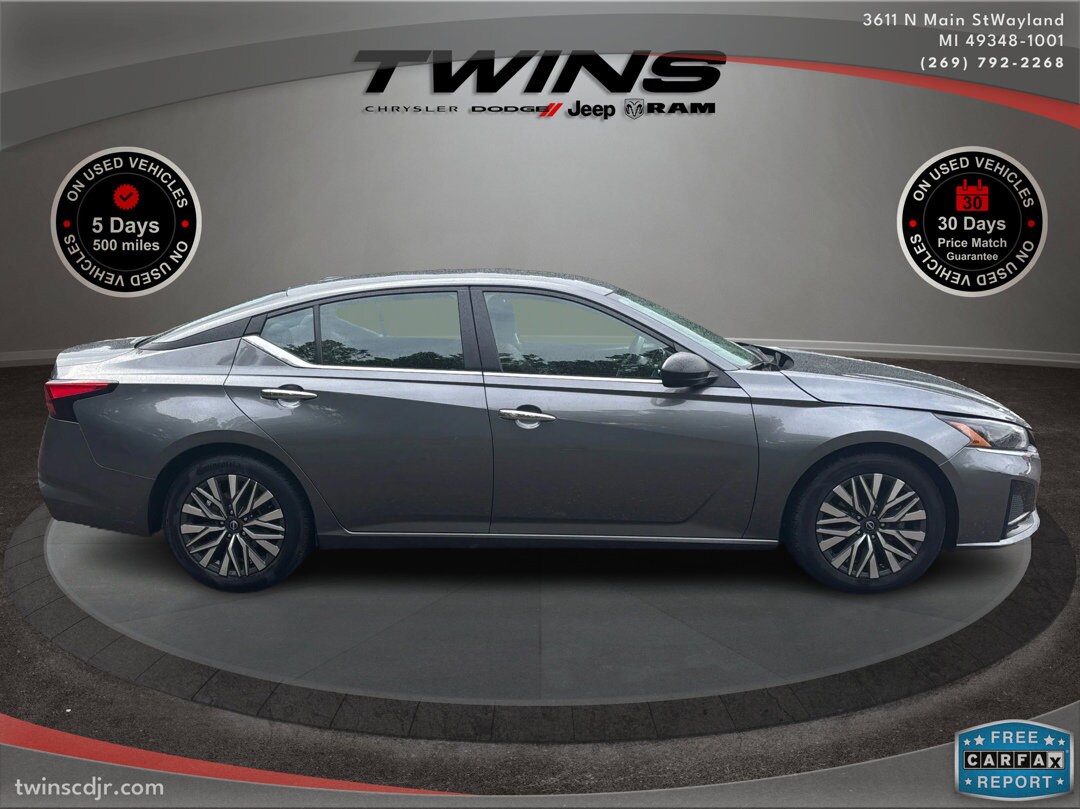 2024 Nissan Altima 2.5 SV photo 2
