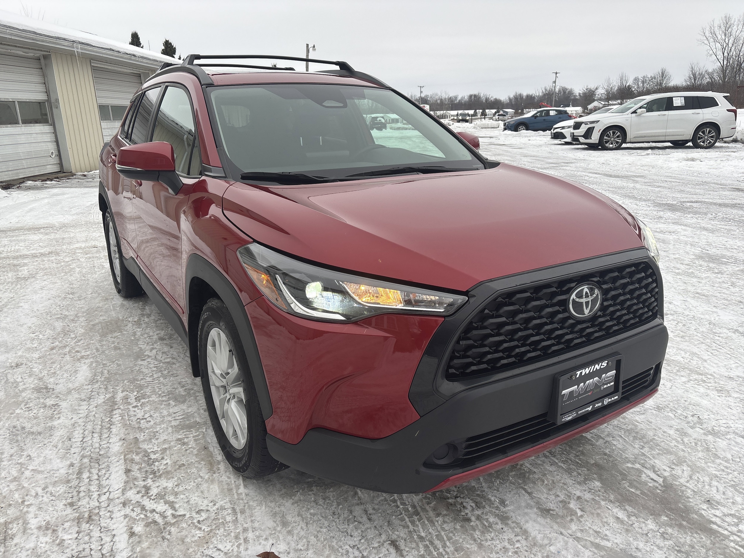 2023 Toyota Corolla Cross LE's photo