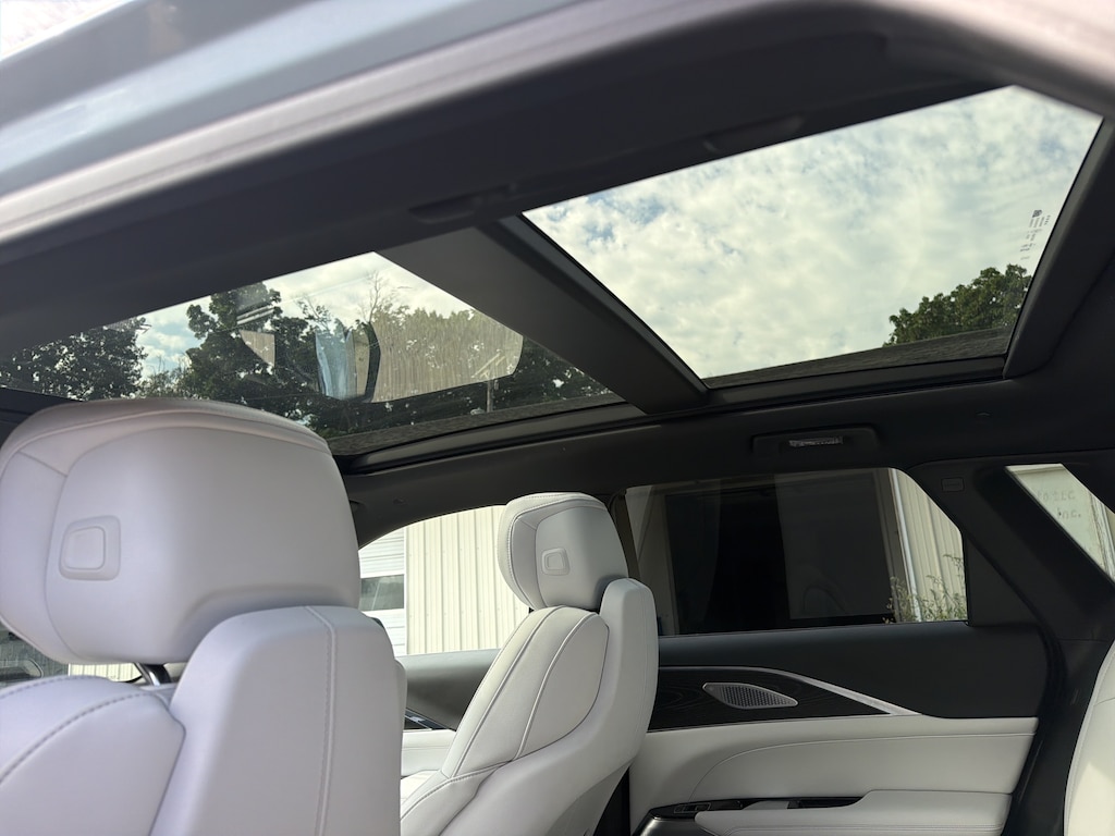 Used 2024 Cadillac Lyriq Luxury Luxury w/1SD