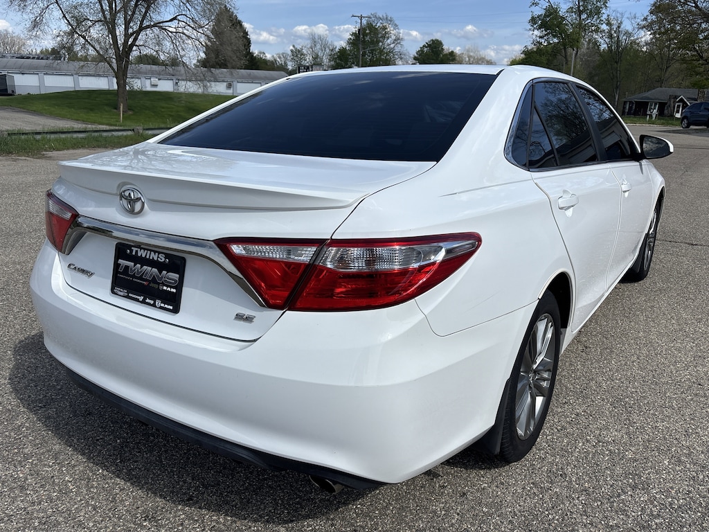 Used 2016 Toyota Camry SE Sedan