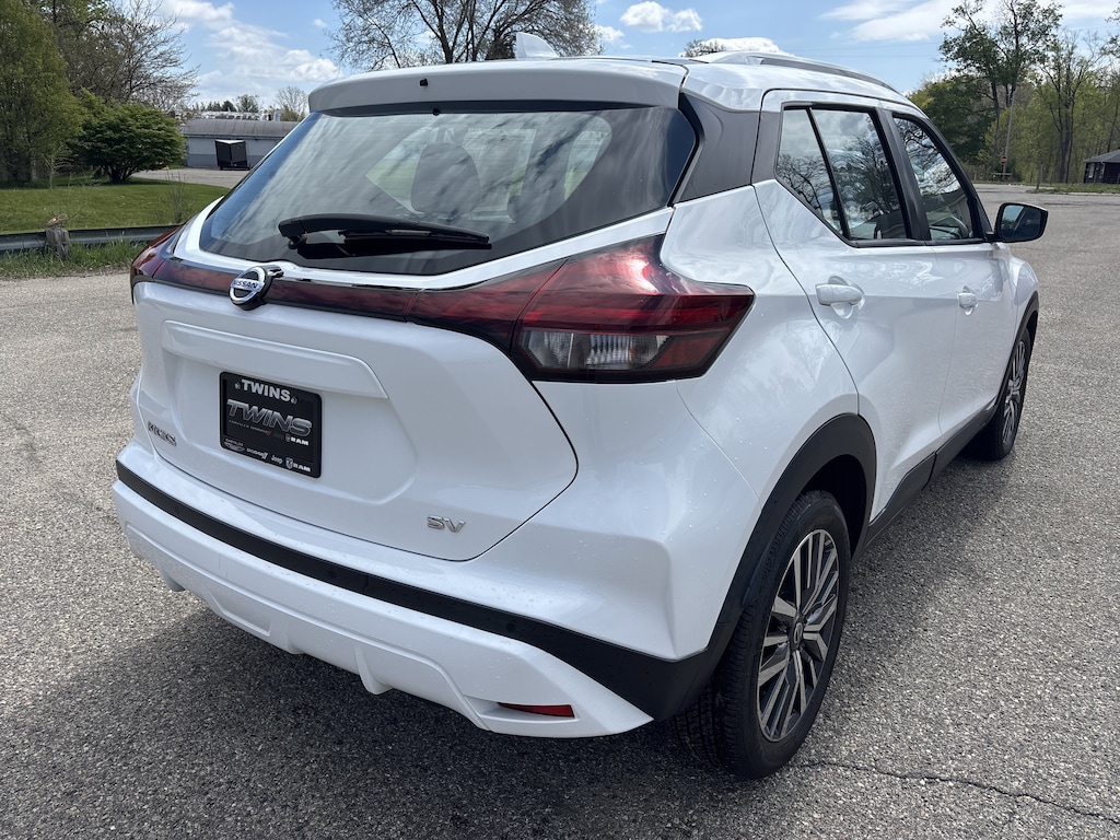 Used 2021 Nissan Kicks SV SV FWD