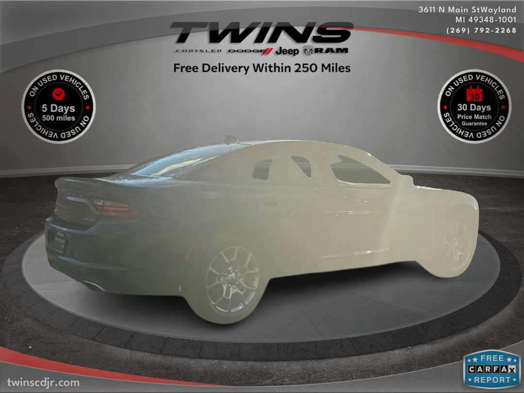 2017 Dodge Charger SXT AWD photo 2