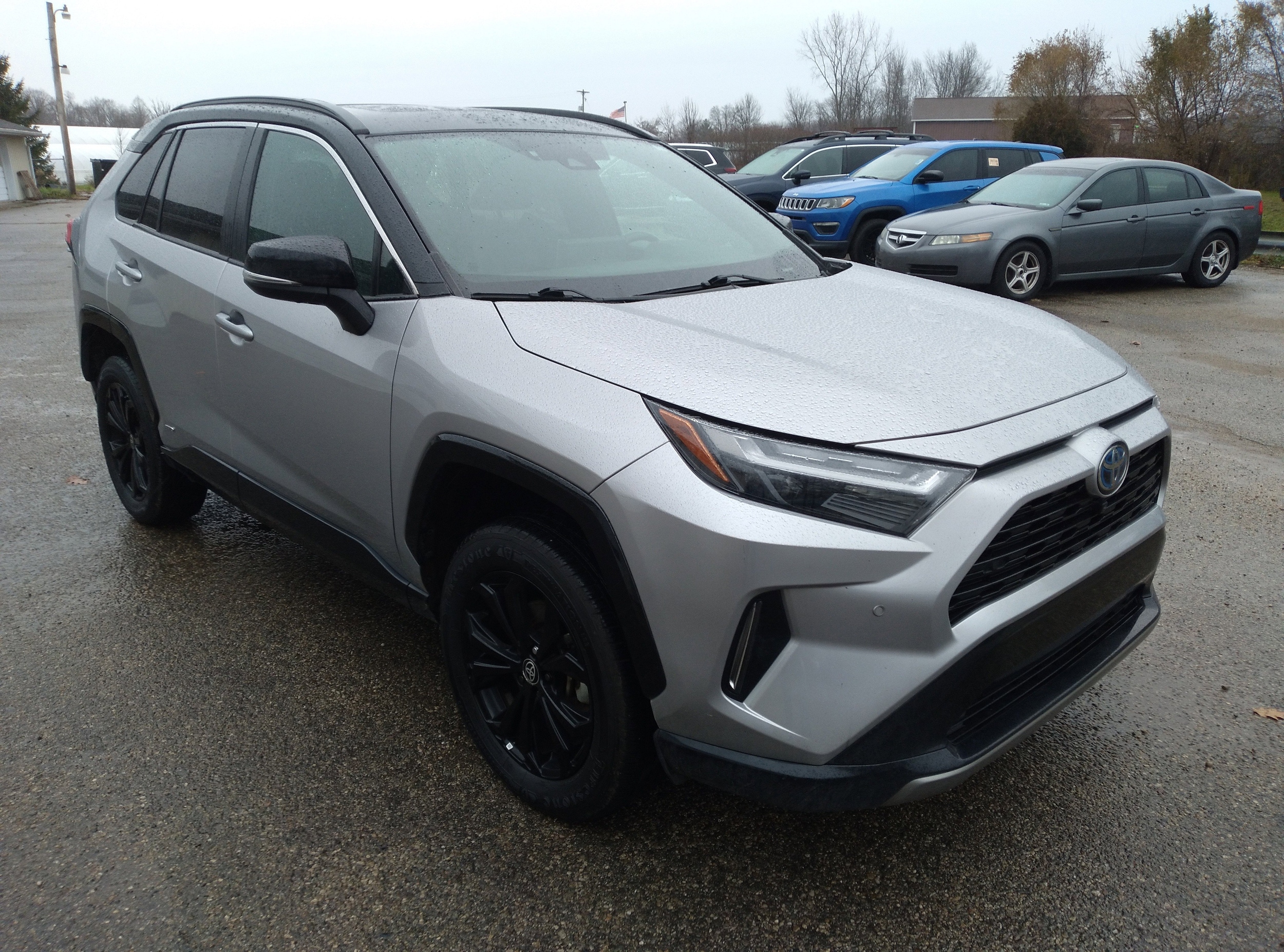 2022 Toyota RAV4 XSE's photo