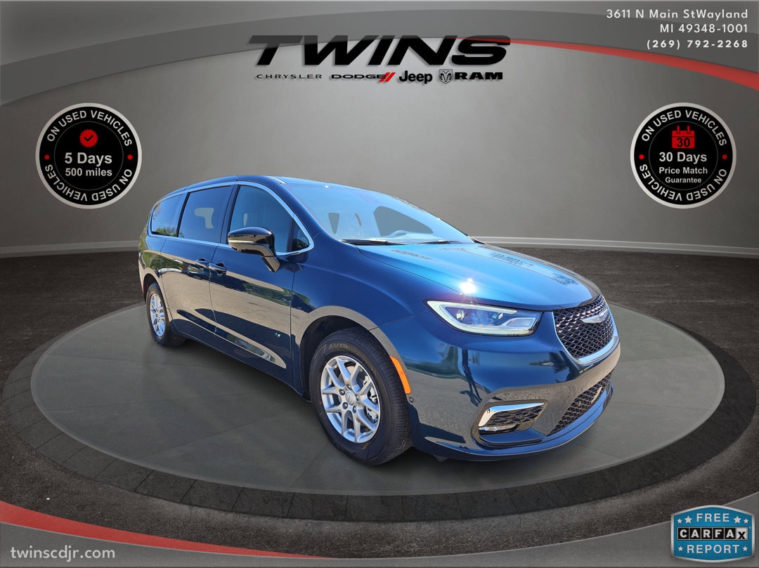 2025 Chrysler Pacifica SELECT