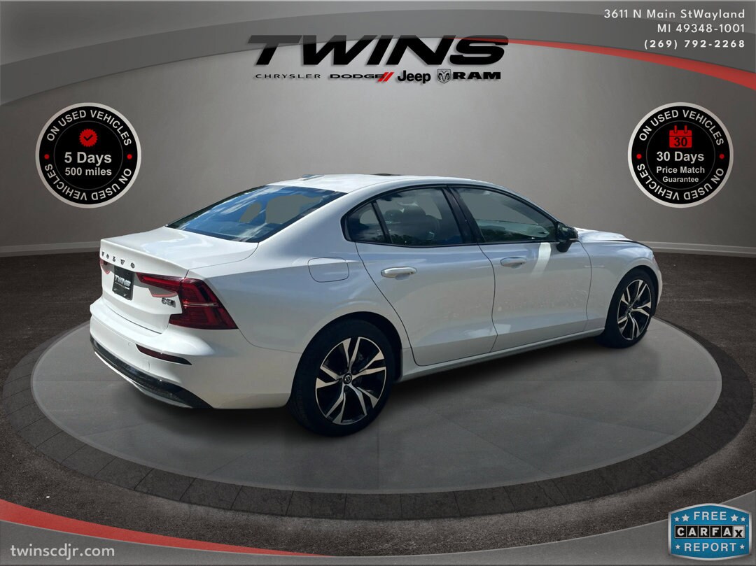 2025 Volvo S60 B5 AWD Core photo 3