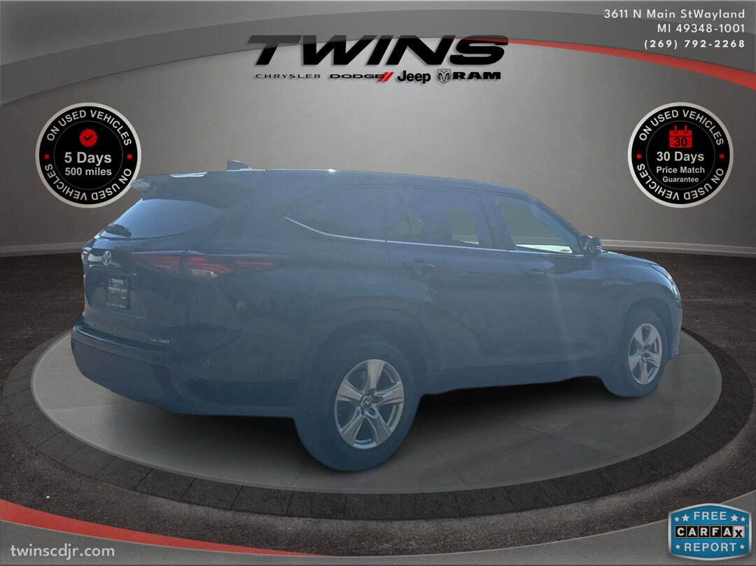 2024 Toyota Highlander LE photo 3