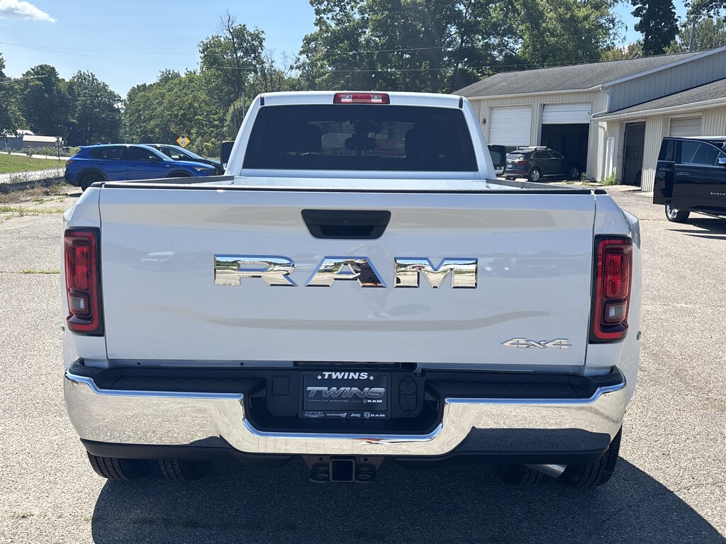 New 2026 Ram 3500 TRADESMAN CREW CAB 4X4 8' BOX Pickup