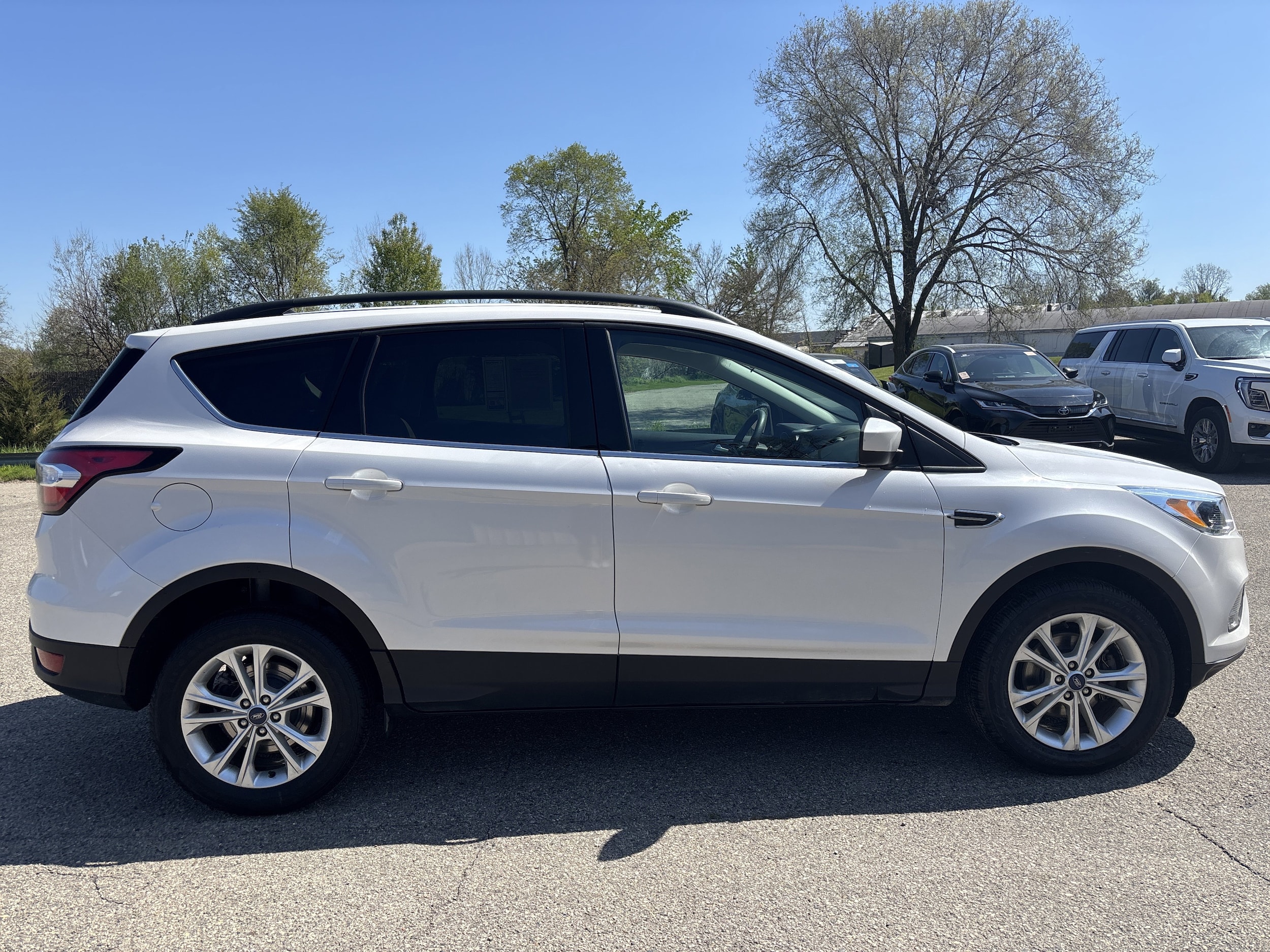 Used 2018 Ford Escape SE with VIN 1FMCU0GD1JUD55033 for sale in Wayland, MI