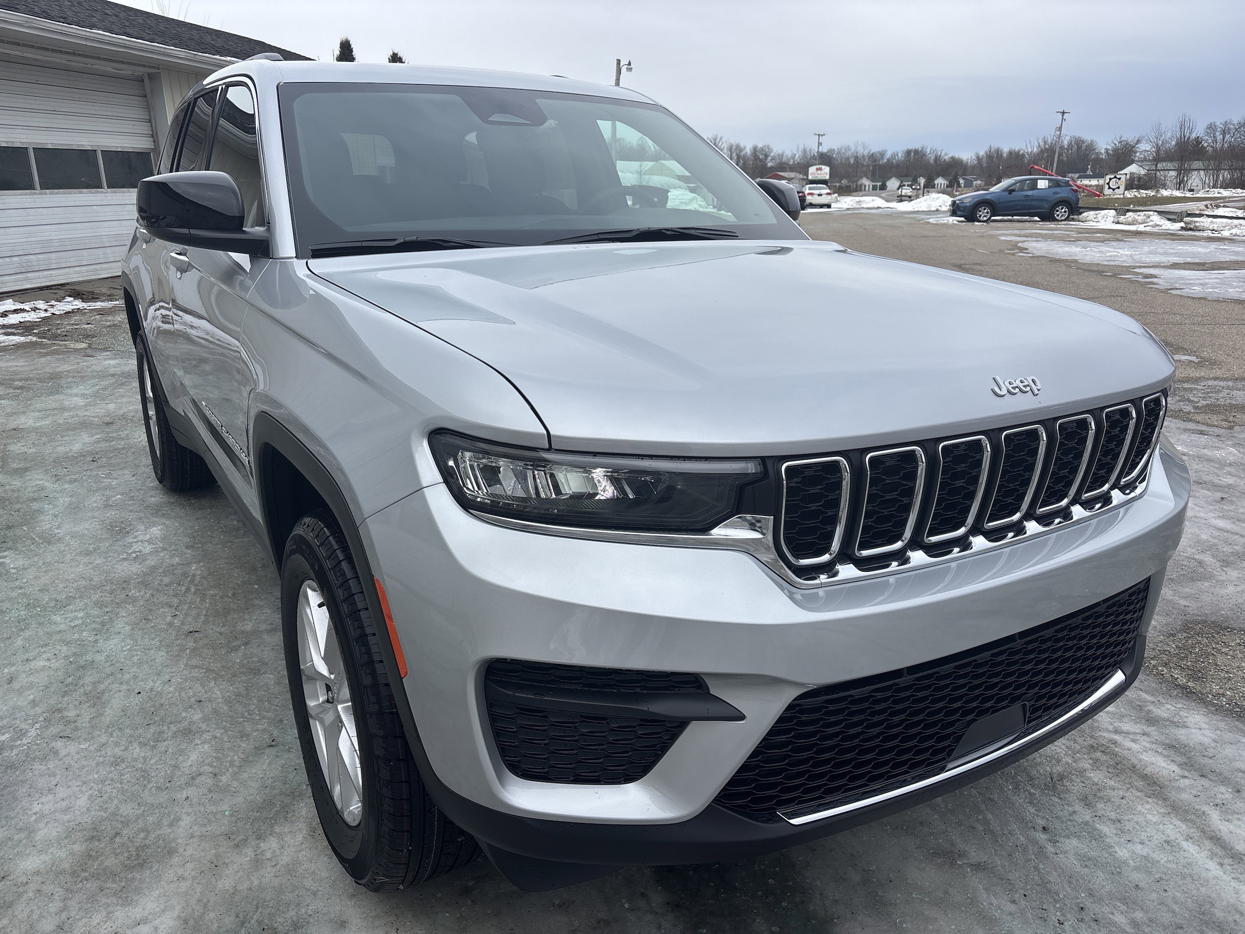2025 Jeep Grand Cherokee Laredo's photo
