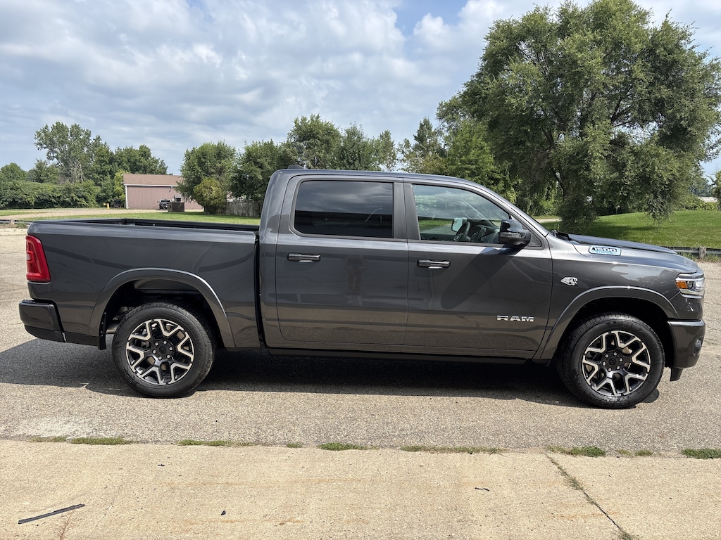 New 2027 Ram 1500 LARAMIE CREW CAB 4X4 5'7 BOX Pickup