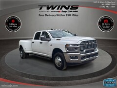 2026 Ram 3500 TRADESMAN CREW CAB 4X4 8' BOX Pickup