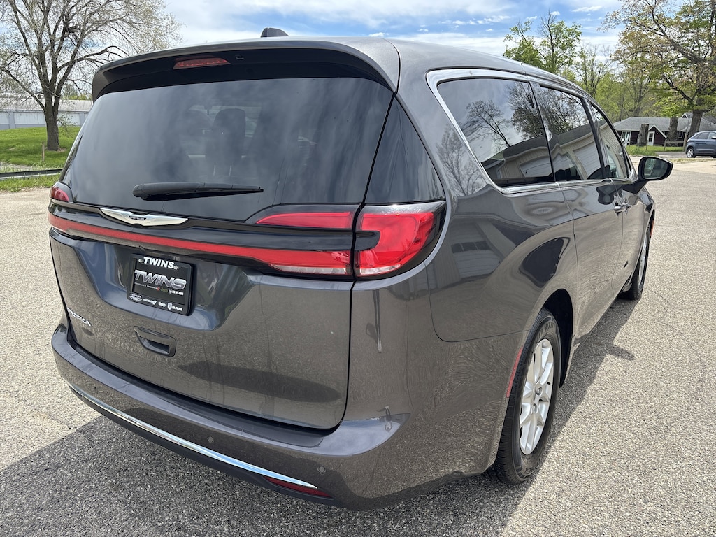 Used 2023 Chrysler Pacifica Touring L Touring L FWD