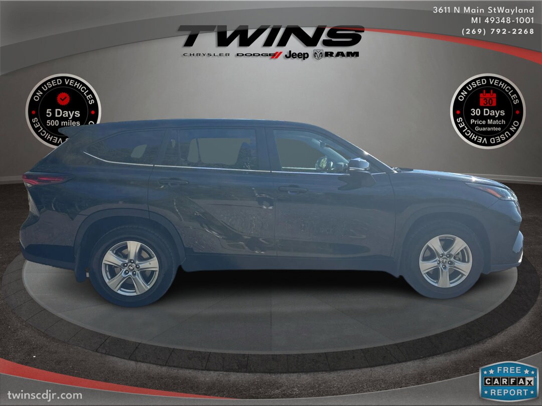 2024 Toyota Highlander LE photo 2