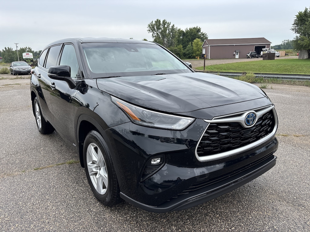 Used 2022 Toyota Highlander Hybrid LE Hybrid LE AWD