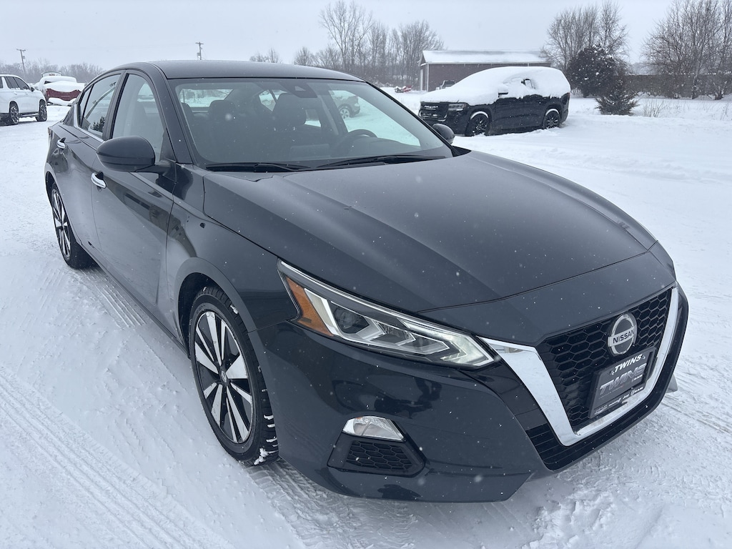 Used 2022 Nissan Altima 2.5 SV Sedan