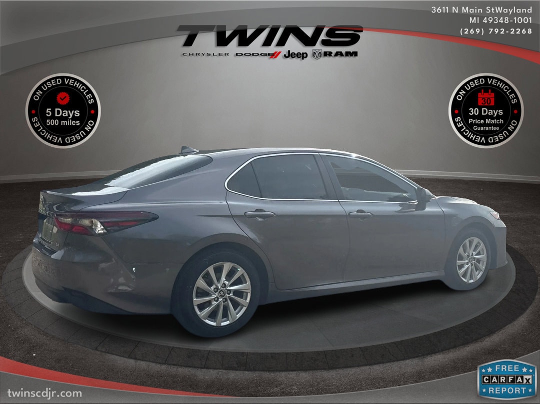 2021 Toyota Camry LE photo 3