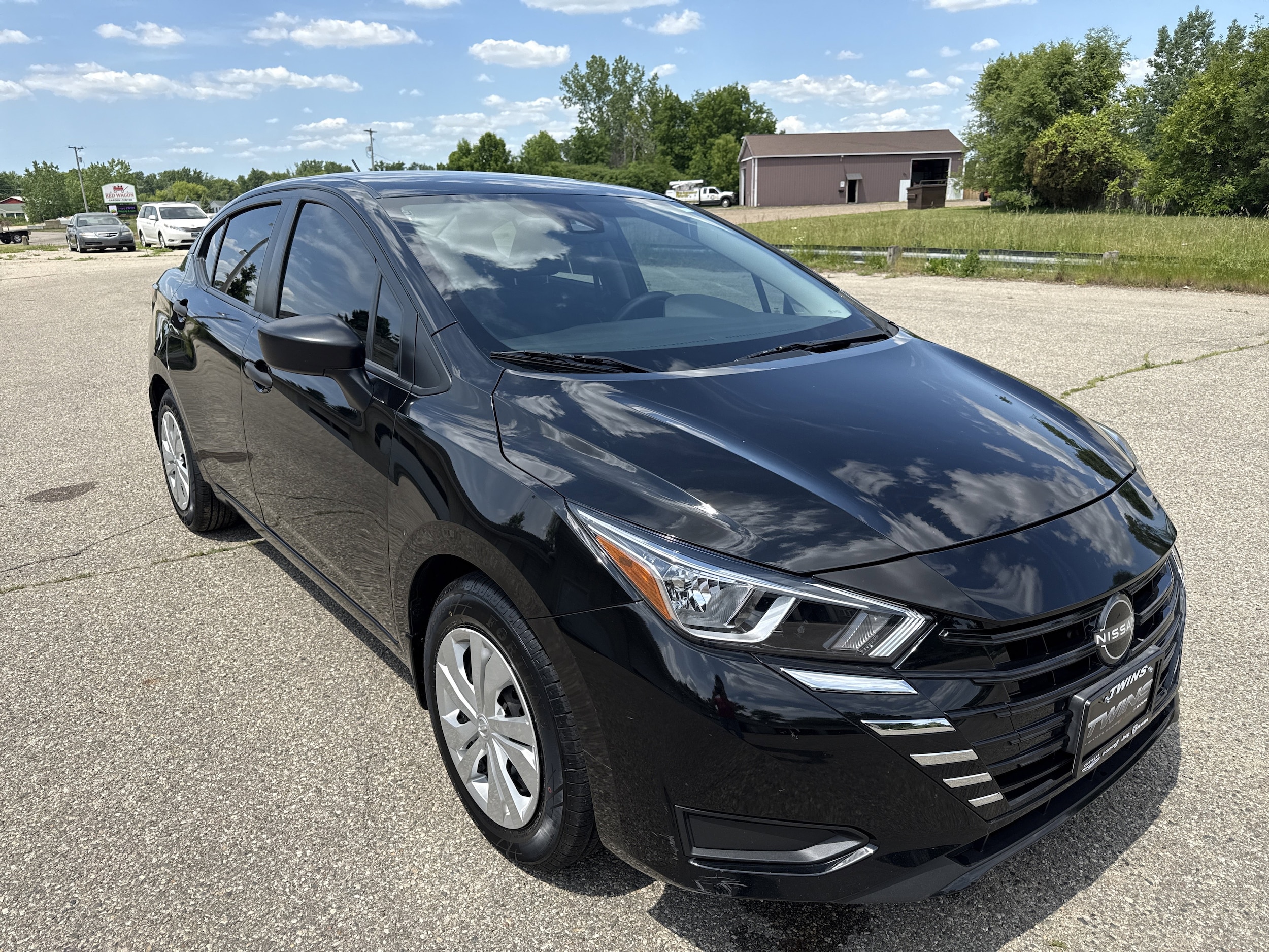 2023 Nissan Versa 1.6 S CVT's photo