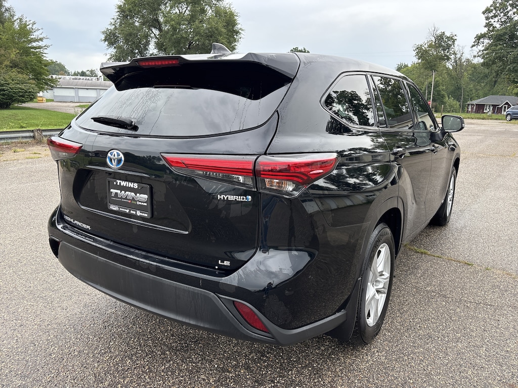 Used 2022 Toyota Highlander Hybrid LE Hybrid LE AWD