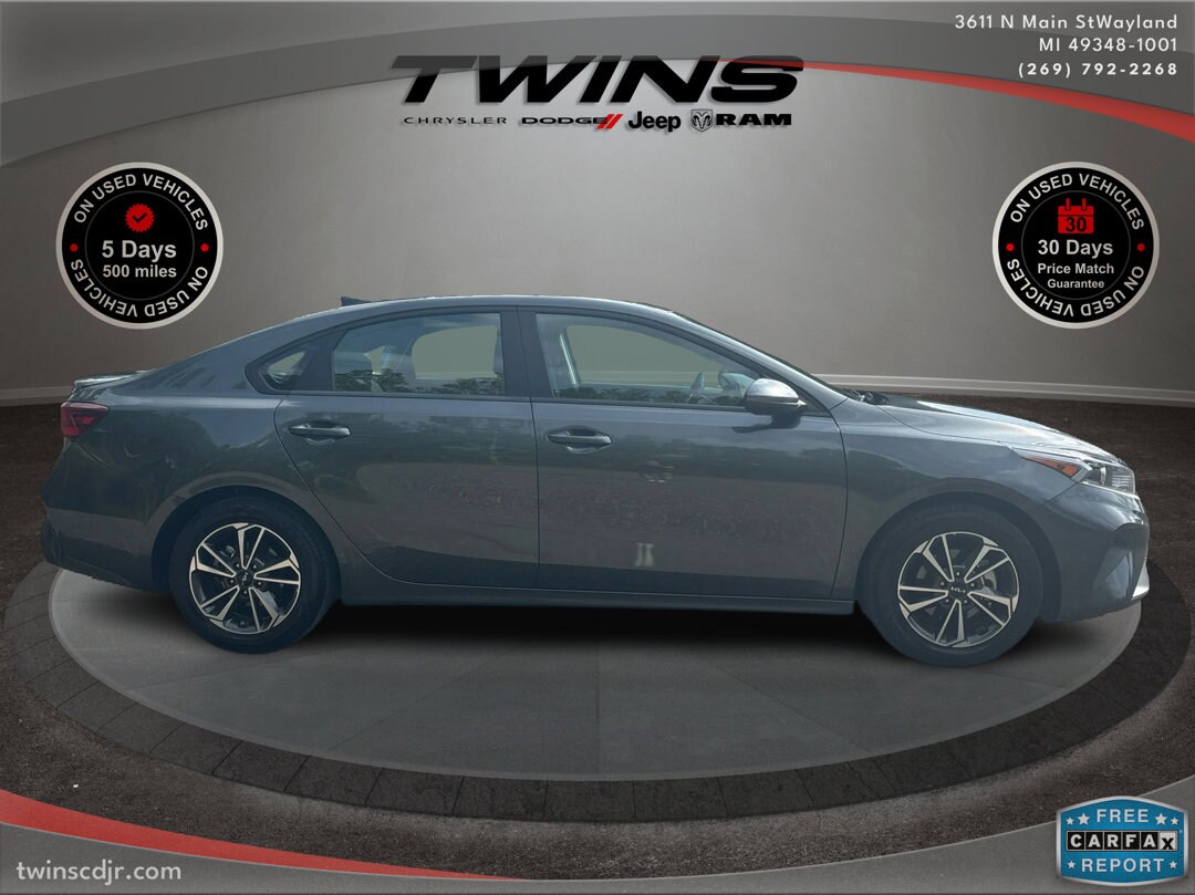 2024 Kia Forte LXS photo 2
