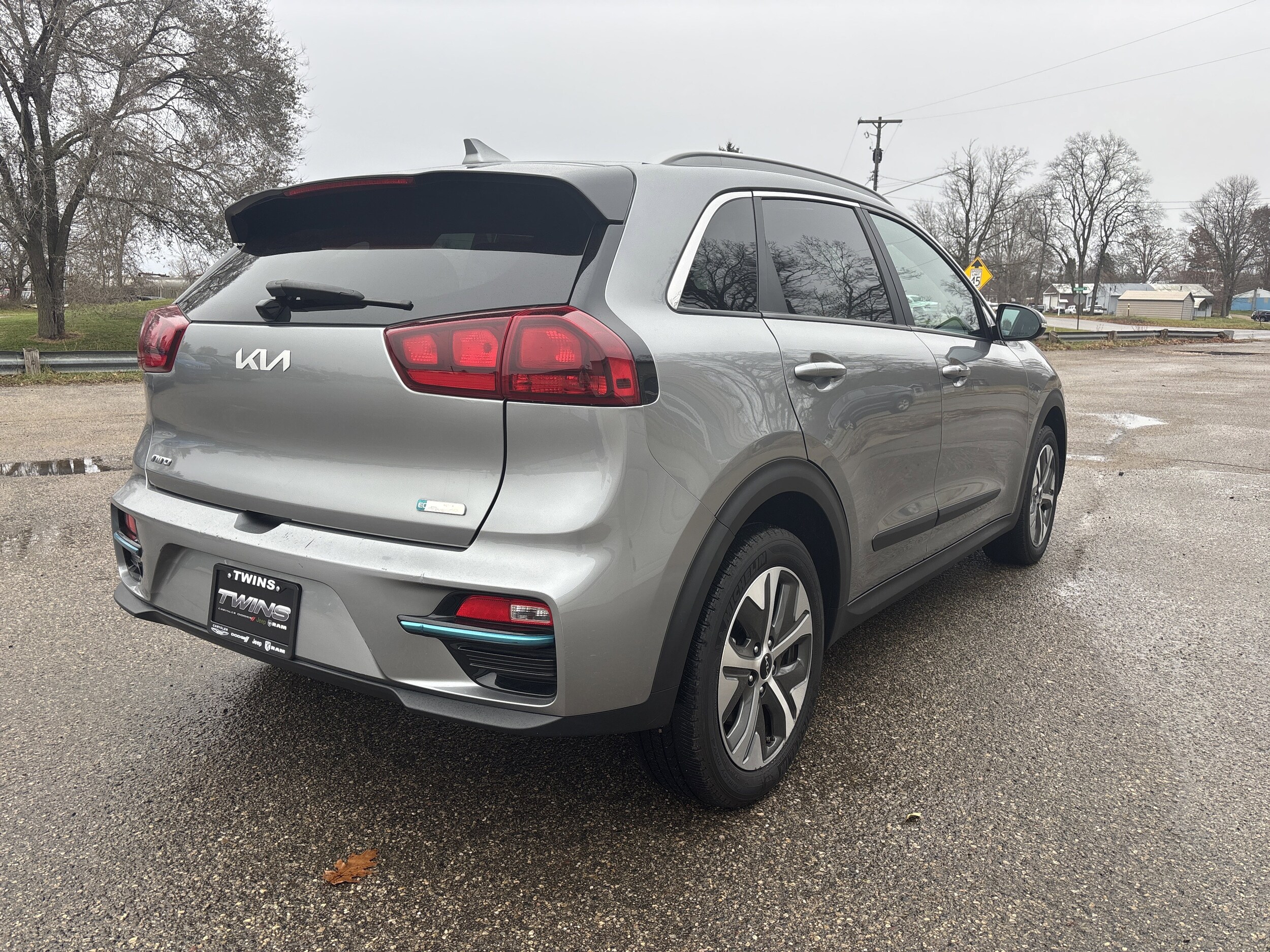 2022 Kia Niro EV EX photo 2