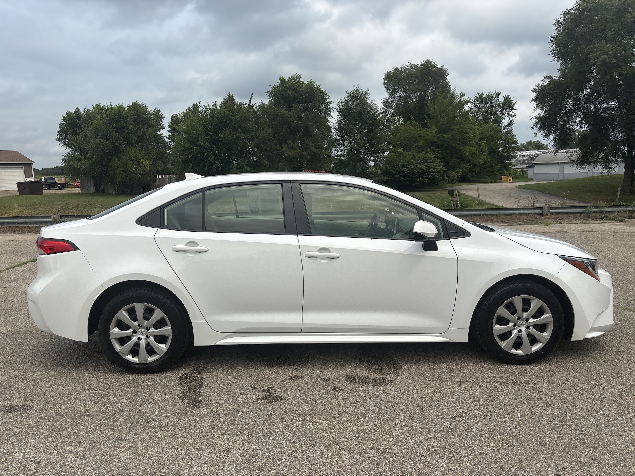 Used 2020 Toyota Corolla LE with VIN JTDEPRAE6LJ069354 for sale in Wayland, MI