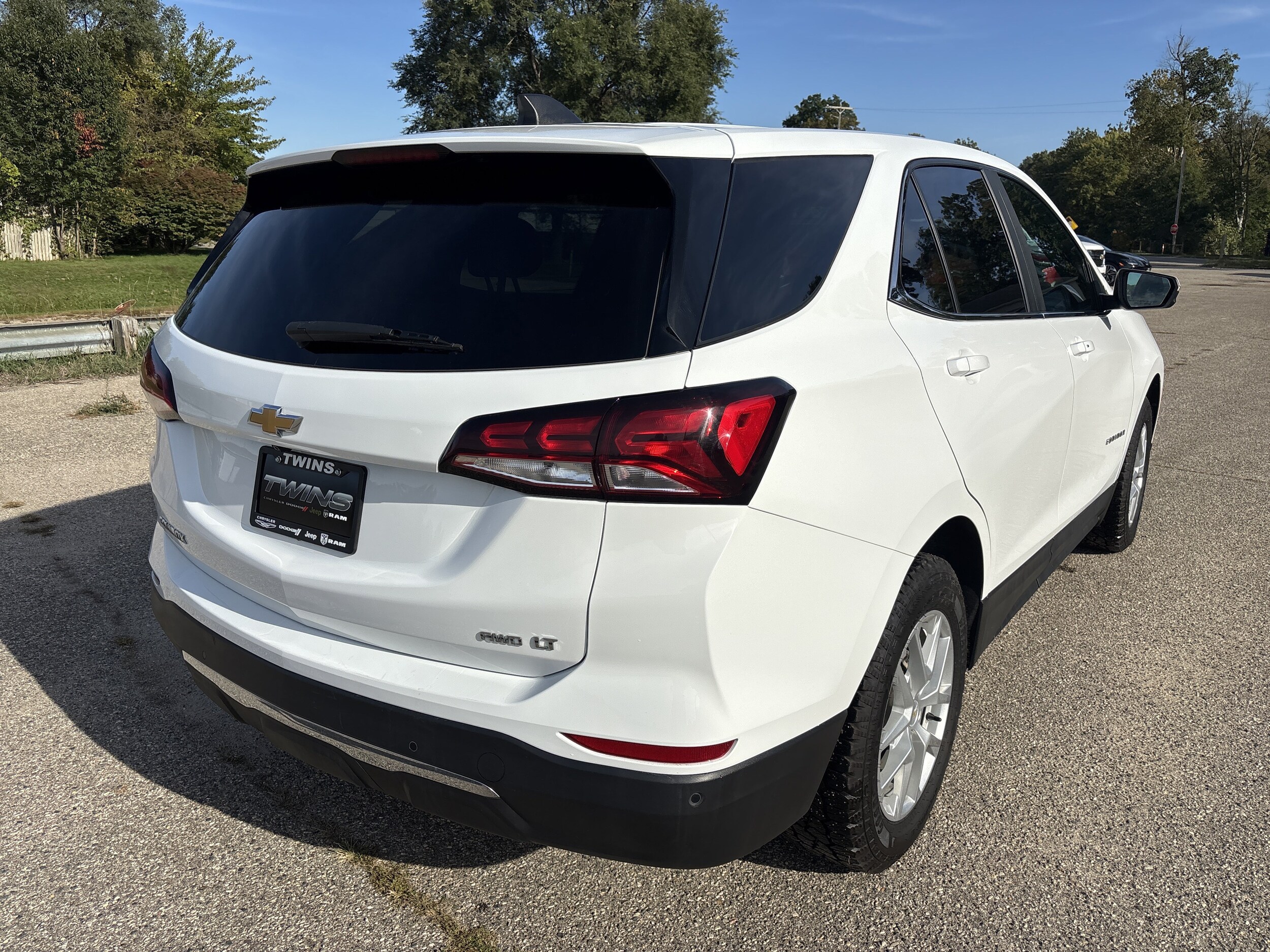 Used 2022 Chevrolet Equinox LT with VIN 2GNAXUEV5N6115999 for sale in Wayland, MI