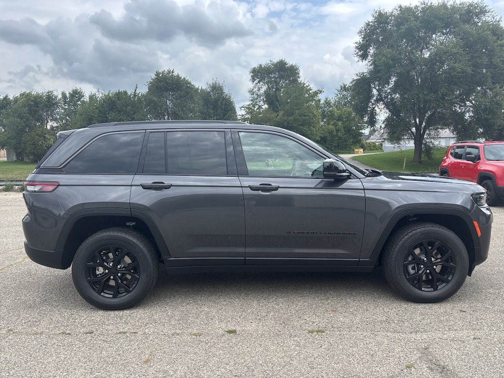 New 2026 Jeep Grand Cherokee LAREDO ALTITUDE 4X4 Sport Utility