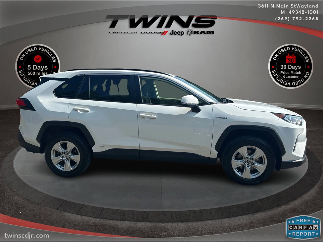 2020 Toyota RAV4 Hybrid XLE photo 2