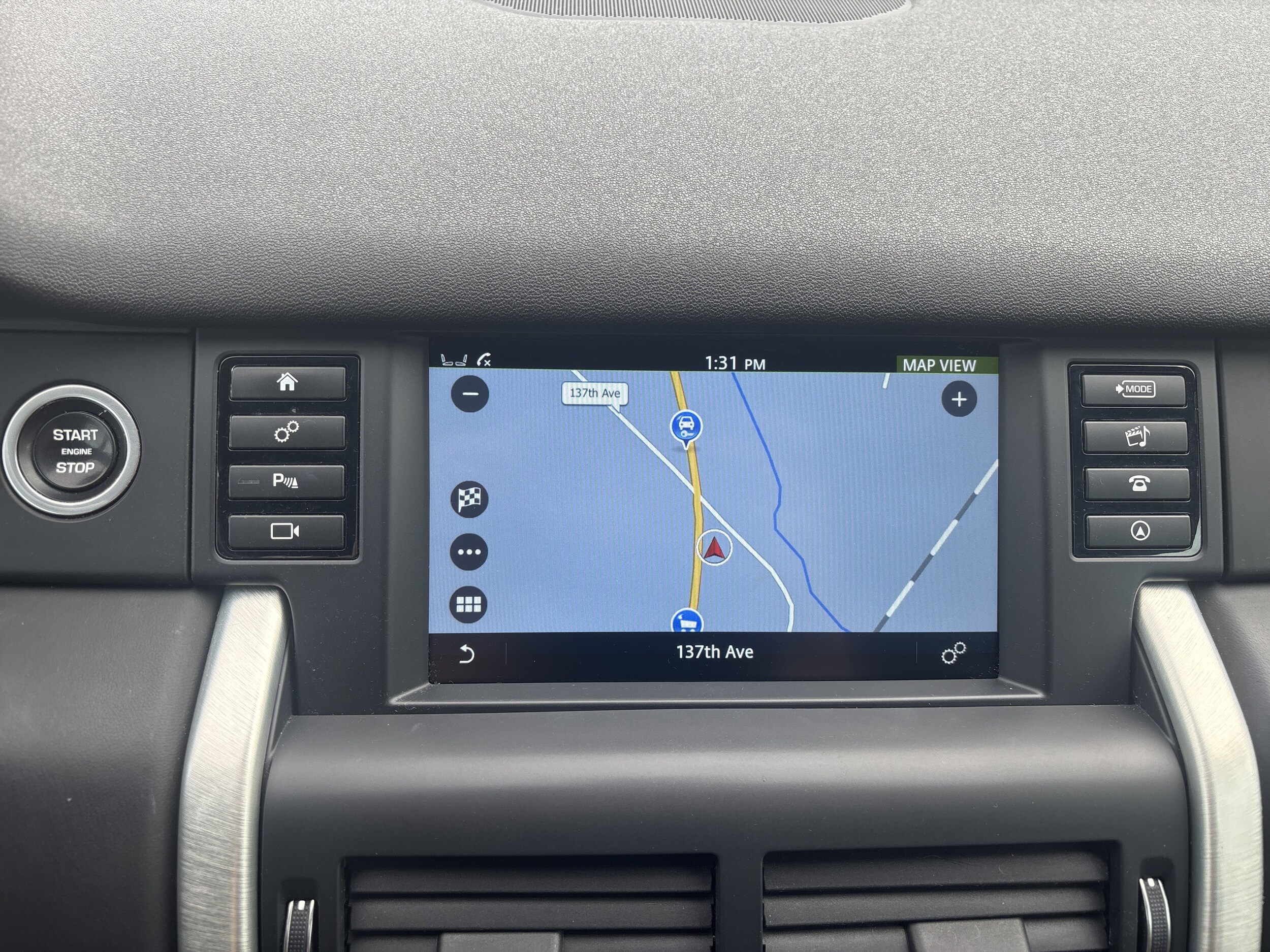 2017 Land Rover Discovery Sport HSE photo 2