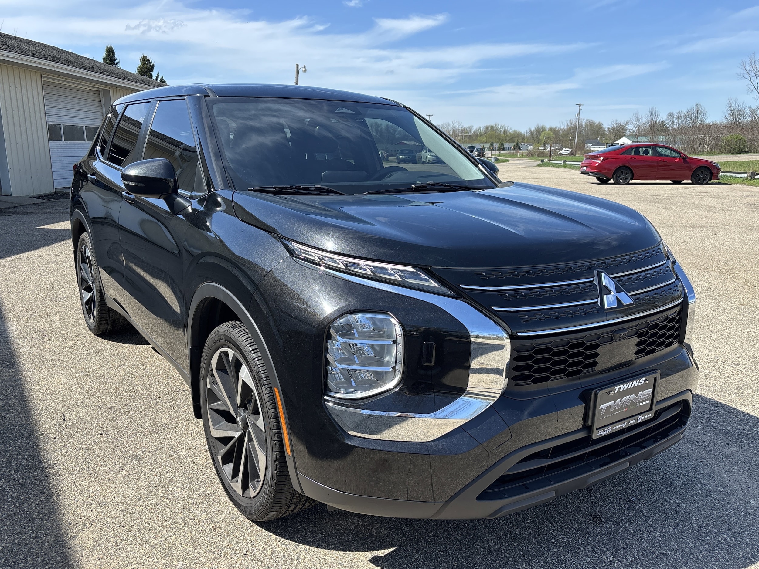 2022 Mitsubishi Outlander ES S-AWC's photo