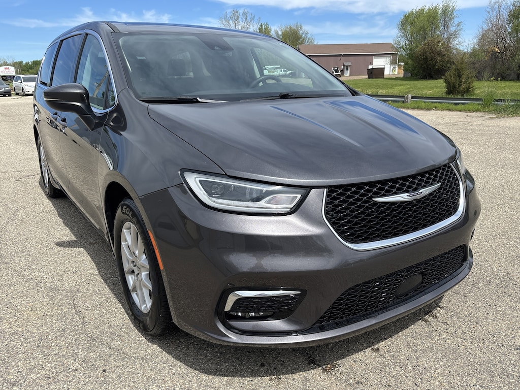 Used 2023 Chrysler Pacifica Touring L Touring L FWD