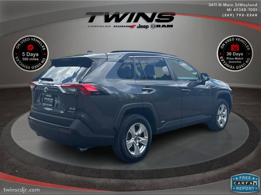2020 Toyota RAV4 Hybrid XLE photo 3