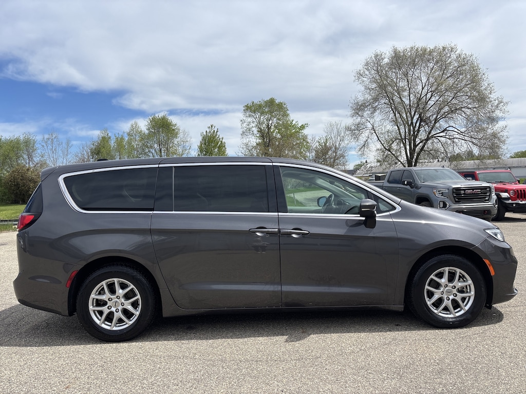 Used 2023 Chrysler Pacifica Touring L Touring L FWD
