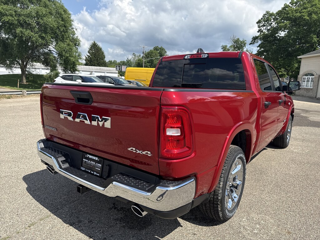 New 2026 Ram 1500 BIG HORN CREW CAB 4X4 5'7 BOX Pickup