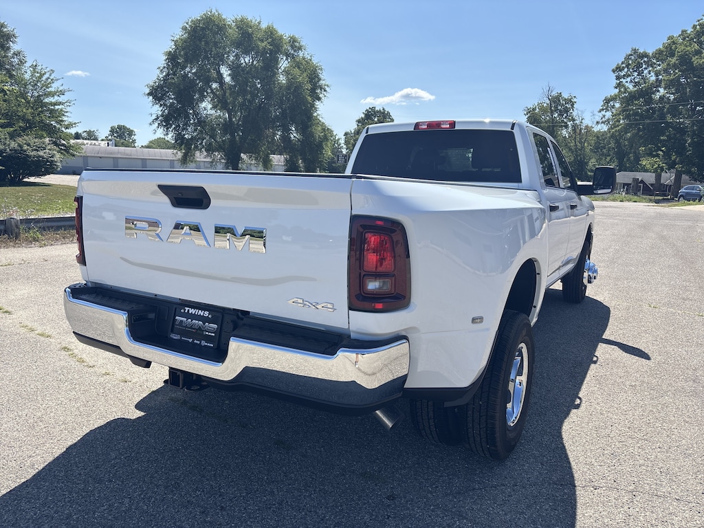 New 2026 Ram 3500 TRADESMAN CREW CAB 4X4 8' BOX Pickup